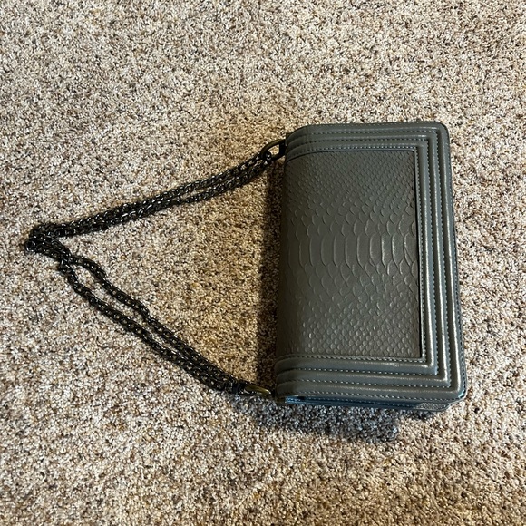 Grey leather bag w shiny hardware - Picture 3 of 5